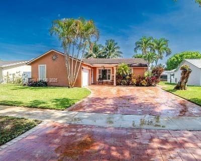 Backyard, Exterior, Facade, Ranch