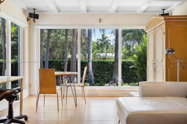 Dining room, Interior, Sun Room, Wood Texture Flooring