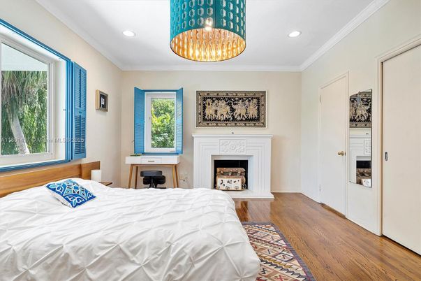 Bedroom, Fireplace, Interior, Recessed Lighting, Wood Texture Flooring