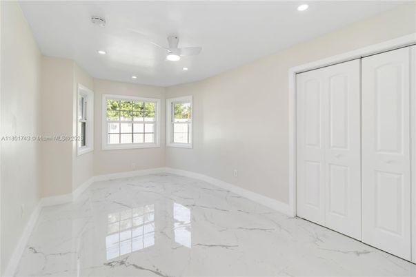 Empty room, Interior, Marble, Recessed Lighting