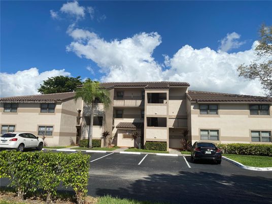 Attached, Exterior, Facade, Mediterranean