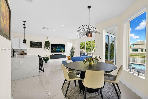 Dining room, Interior, Pendant Lights, Recessed Lighting