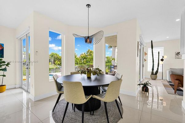 Dining room, Interior, Pendant Lights, Recessed Lighting