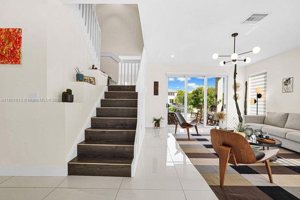 Interior, Living room, Pendant Lights, Recessed Lighting