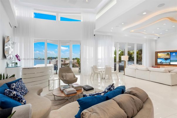 Dining room, Interior, Living room, Recessed Lighting, Water