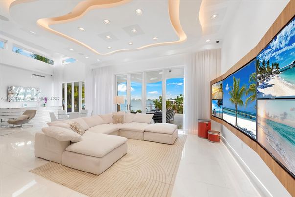 Interior, Living room, Recessed Lighting, Water