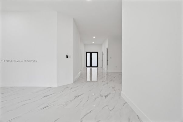 Empty room, Interior, Marble, Recessed Lighting