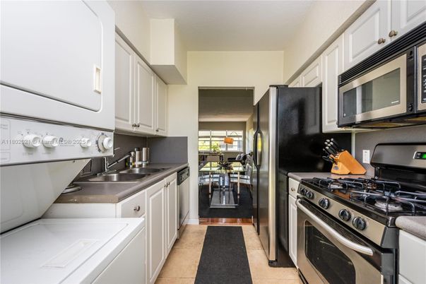 Dining room, Interior, Kitchen, Stainless Steel Appliances, Wood Texture Flooring