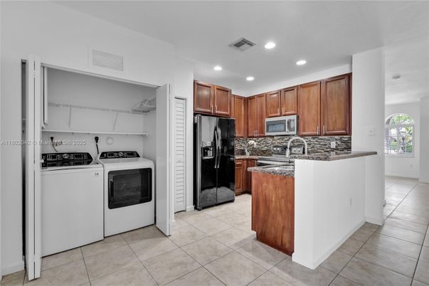 Interior, Kitchen, Recessed Lighting, Washer