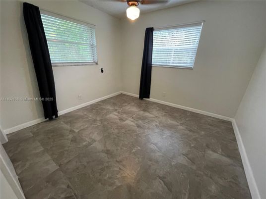 Empty room, Interior