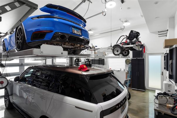 Garage, Interior