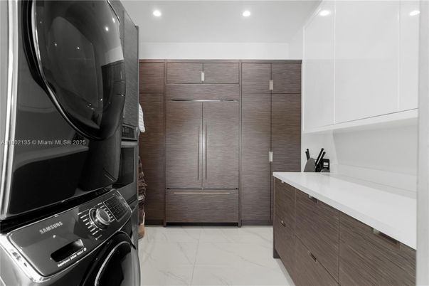 Interior, Kitchen, Marble, Recessed Lighting, Washer