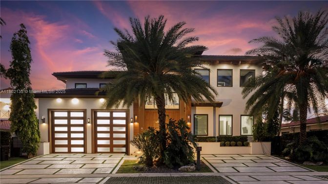 Attached, Exterior, Facade, Modern