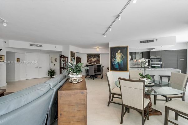 Dining room, Interior, Kitchen, Living room, Stainless Steel Appliances