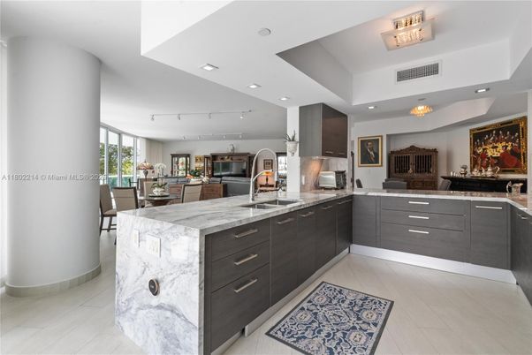 Dining room, Interior, Kitchen, Recessed Lighting, Stainless Steel Appliances