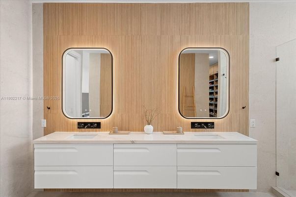Bathroom, Dual Sink Vanities, Interior