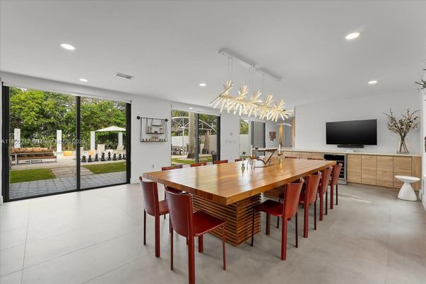 Dining room, Interior, Pendant Lights, Recessed Lighting