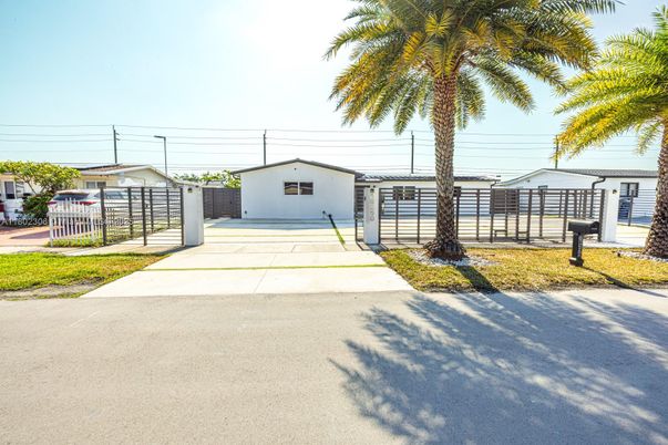 Backyard, Detached Garage, Exterior