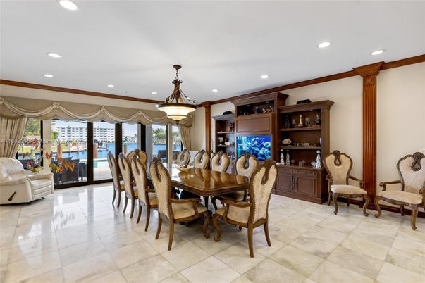 Dining room, Interior, Pendant Lights, Recessed Lighting, Water