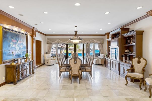 Dining room, Interior, Living room, Pendant Lights, Recessed Lighting