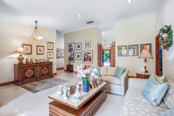 Interior, Living room, Pendant Lights, Recessed Lighting