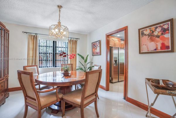 Dining room, Interior, Kitchen, Pendant Lights, Stainless Steel Appliances