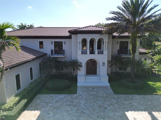 Exterior, Facade, Mediterranean