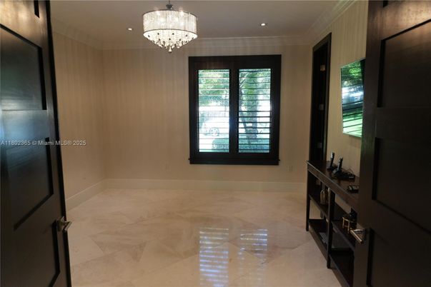 Chandelier, Empty room, Interior, Recessed Lighting