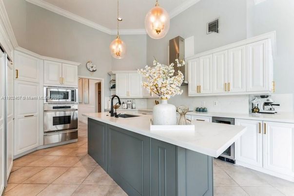 Interior, Kitchen, Pendant Lights, Stainless Steel Appliances