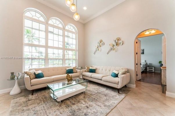 Interior, Living room, Pendant Lights, Recessed Lighting