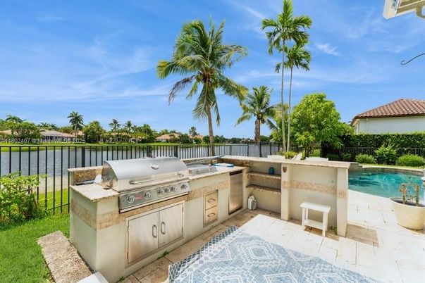 Exterior, Pool, Water