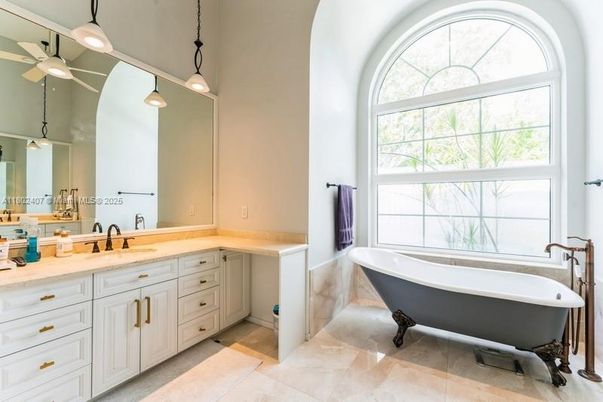 Bathroom, Dual Sink Vanities, Free Standing Baths, Interior, Pendant Lights
