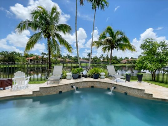 Exterior, Pool, Water