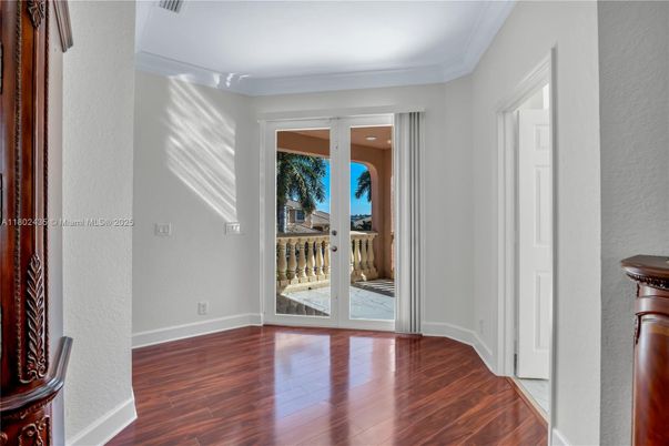 Empty room, Interior, Water, Wood Texture Flooring