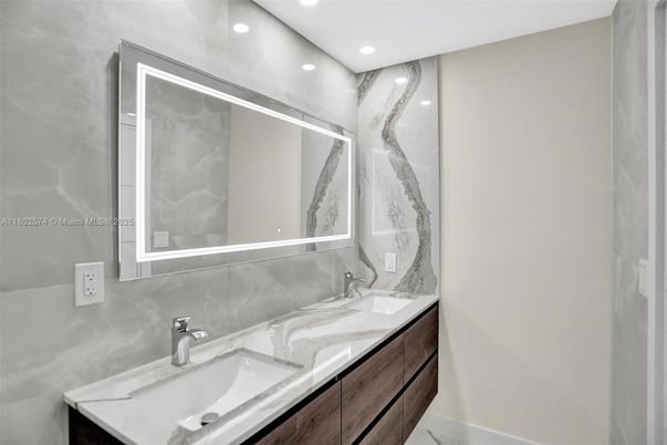 Bathroom, Interior, Recessed Lighting