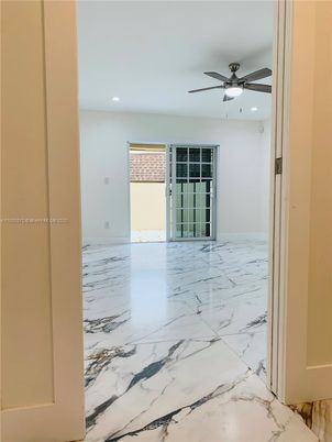 Empty room, Interior, Marble, Recessed Lighting