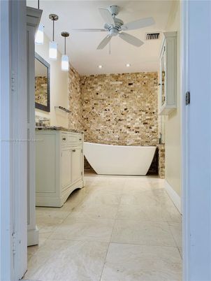 Bathroom, Free Standing Baths, Interior, Pendant Lights, Recessed Lighting