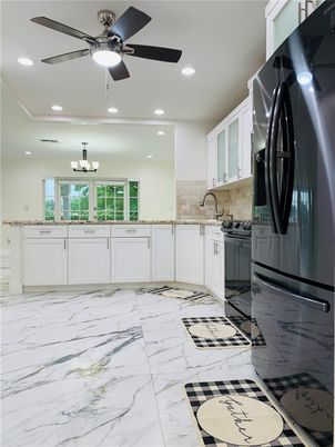 Chandelier, Interior, Kitchen, Marble, Recessed Lighting