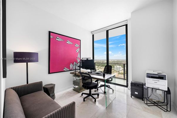Home Office, Interior