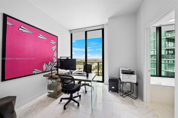 Home Office, Interior