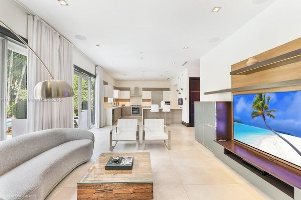 Interior, Kitchen, Living room, Pendant Lights, Recessed Lighting, Stainless Steel Appliances