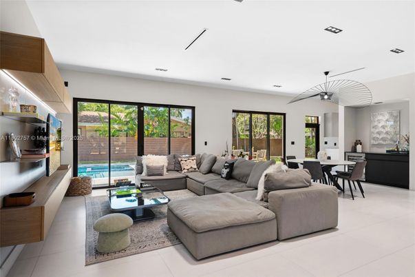 Dining room, Interior, Living room, Pendant Lights, Recessed Lighting