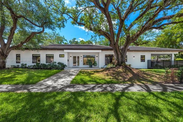 Backyard, Exterior, Facade, Ranch