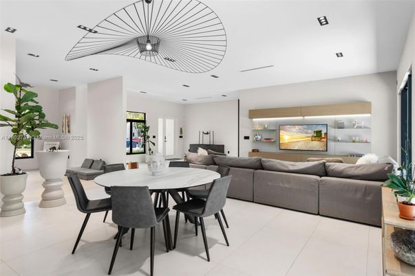 Dining room, Interior, Living room, Pendant Lights, Recessed Lighting