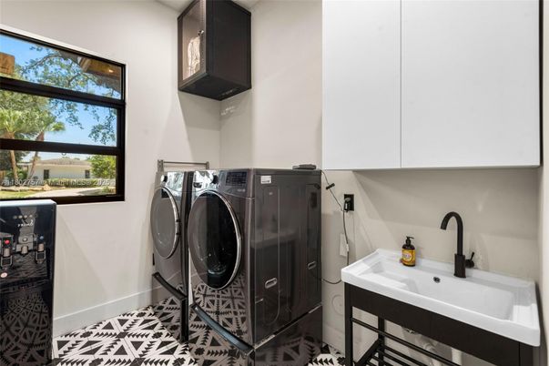 Interior, Washer