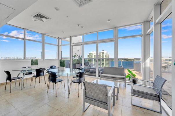 Dining room, Interior, Recessed Lighting, Sun Room, Water