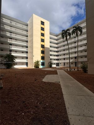 Exterior, Facade, Condo Building