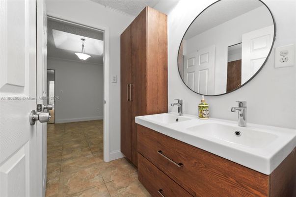 Bathroom, Dual Sink Vanities, Interior, Pendant Lights