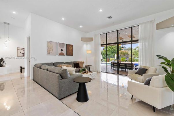 Interior, Living room, Pendant Lights, Recessed Lighting