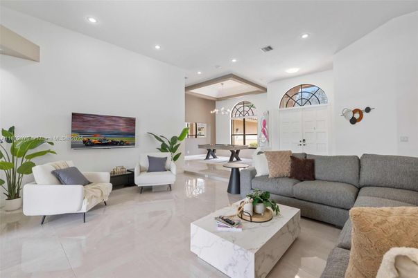 Chandelier, Dining room, Interior, Living room, Pendant Lights, Recessed Lighting